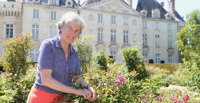 photo barbara de nicolaÿ s’est attachée à redonner de leur superbe aux jardins du château qu’elle habite. &copy; le maine libre