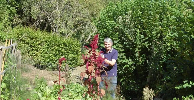 photo jacqueline labescat vous accueille dans son jardin de la bourdonnière. &copy; ouest-france