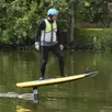 photo jacques despierres, gérant d’aventure nautique, qui lance le surf électrique sur la sarthe.