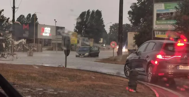 photo saint-georges-des-groseillers et flers ont subi des inondations, mardi soir. ici, au niveau du rond-point entre caligny et saint-georges-des-groseillers. &copy; dr