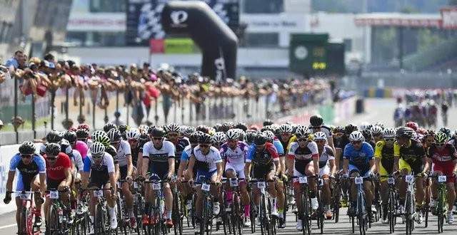 photo pas de 24 heures vélo en 2020 sur le circuit bugatti. &copy; archives le maine libre – denis lambert