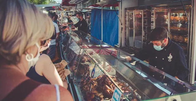 photo le port du masque devient obligatoire sur tous les marchés, brocantes et vide-greniers de l’ensemble du département. &copy; le maine libre – clément szczuczynski