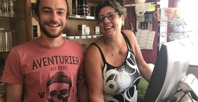 photo fabienne delaroche, « patronne » du « petit troket » et damien, venu donner un coup de main pour le service de midi. &copy; ouest-france