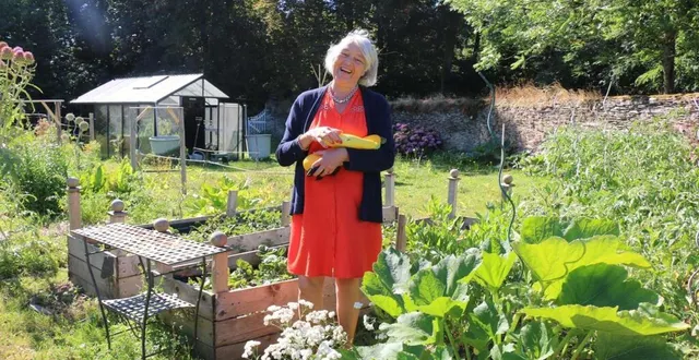 photo en s’installant au château, en 2000, valérie renoul s’est découvert une passion pour le jardin. &copy; co – marie-hélène moron