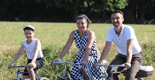 photo on aime venir en famille à la randonnée de l’héritage des familles qui font preuve d’imagination pour les tenues et vélos &copy; archives le maine libre