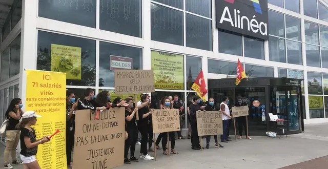 photo comme ils l’ont fait à rennes et ailleurs, des salariés de l’enseigne de meubles alinéa manifestaient le 25 juillet à beaucouzé, près d’angers. &copy; archives ouest-france