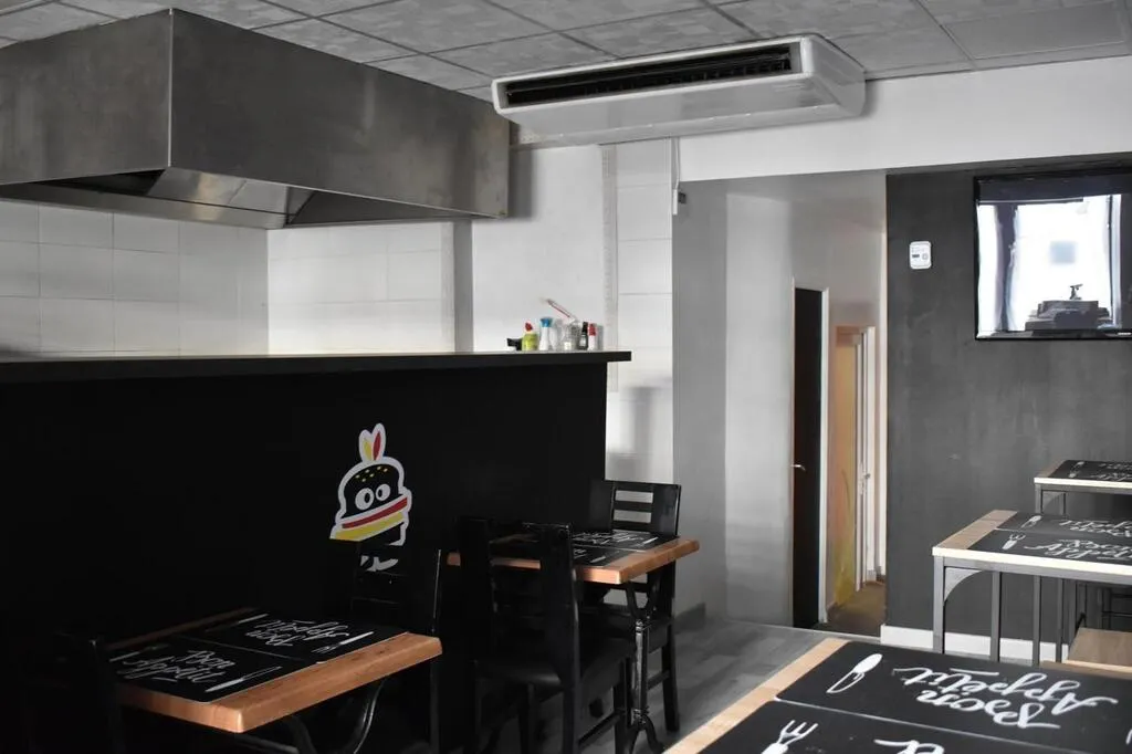 Un nouveau fastfood a ouvert en centreville de Laval
