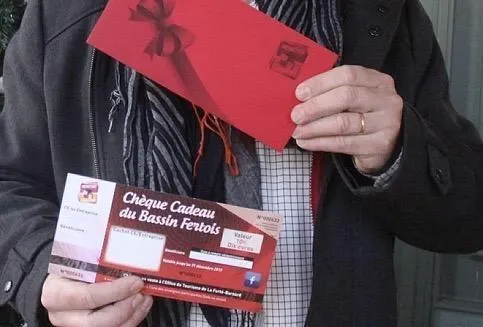 photo les chèques cadeaux remplaceront le banquet et le spectacle, annulés à cause du coronavirus. &copy; archives le maine libre