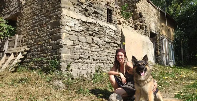 photo agathe marie, 28 ans, en compagnie du chien d’un bon ami à elle, scratch, qui a été amputé d’une jambe suite à un accident de voiture lorsqu’il avait trois mois. la jeune femme souhaite créer un refuge pour animaux maltraités et handicapés. &copy; ouest-france
