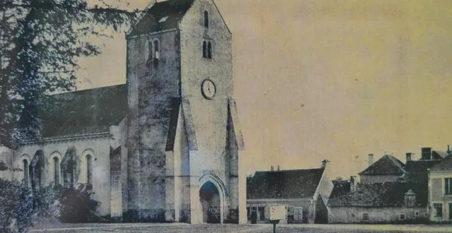 photo le clocher de l’église romane a été conservé. la place désormais émile renault était herbeuse et les rues n’étaient couvertes que de graviers. &copy; ouest-france