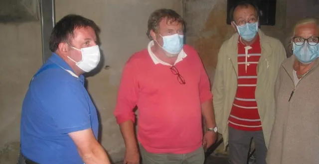 photo de gauche à droite : laurent dutertre, guide ; jean-yves le flohic (premier adjoint) ; michel potier (3e adjoint). &copy; ouest-france