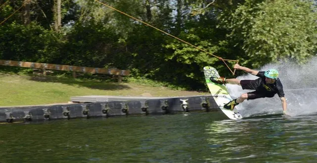 photo le téléski nautique de léry – poses est le plus long de france &copy; archives ouest-france