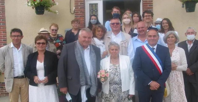 photo avec le maire, la famille et les amis. &copy; ouest-france