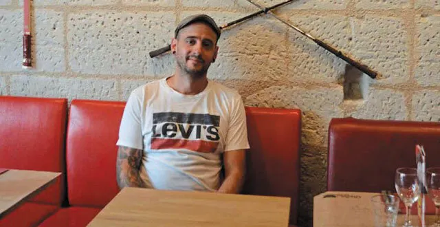 photo angers à table. la cuisine des fils à maman