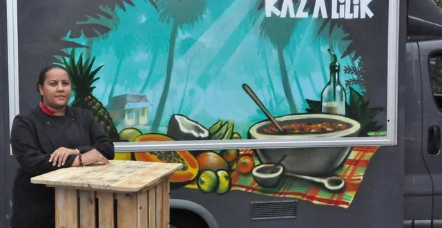 photo angélique monfray devant son food-truck kaz a lilik. &copy; le maine libre