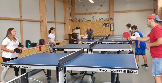 photo découverte du tennis de tables pour plusieurs jeunes de la communauté de communes maine cœur de sarthe. &copy; le maine libre