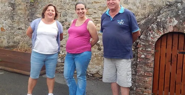 photo christelle et mailys en compagnie d’yves le bouffant, maire de coulongé (absente sur la photo sylvie bertre). &copy; le maine libre