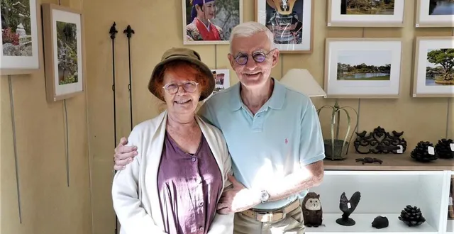 photo michèle et philippe manson espèrent une belle fin de saison avec l’exposition jardins et traditions au japon, à l’arrière-plan. &copy; ouest-france