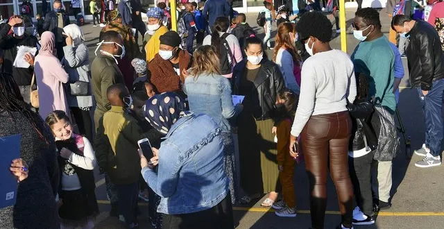 photo les parents des nouveaux élèves et des cp ont eu le droit d’accompagner leurs enfants dans la cour de l’école paul-eluard, au mans. &copy; photo le maine libre yvon loue