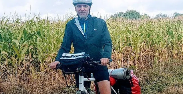 photo stéphane métais goûte la facilité de suivre un itinéraire balisé. pour les curieux, la vélobuissonnière offre aussi des découvertes patrimoniales. &copy; ouest-france