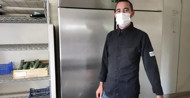 photo julien lemoy, 33 ans, est installé en tant que traiteur avec sa compagne christine germain, 34 ans, depuis maintenant cinq ans à saires-la-verrerie. &copy; ouest-france