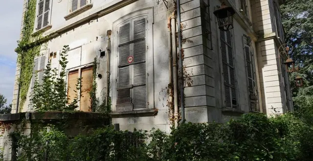 photo stéphane bern s’est de nouveau rendu au château de haut-buisson à cherré-au. &copy; le maine libre