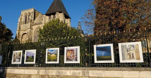 photo les photos sont exposées sur les grilles de l’hôtel du département. &copy; archives ouest-france