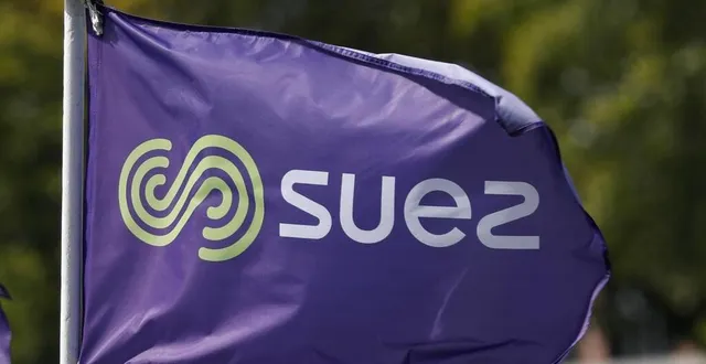 photo le logo du groupe suez sur un drapeau. &copy; charles platiau / reuters