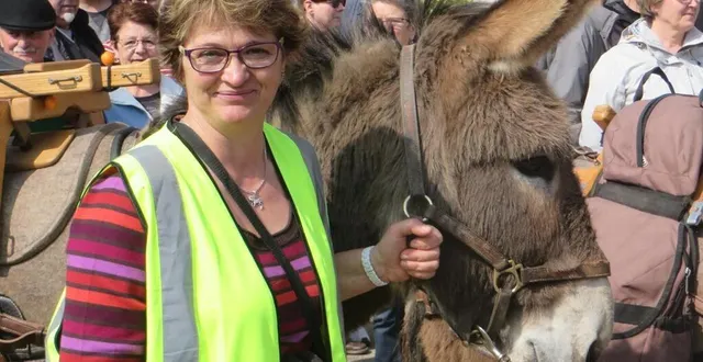 photo la présidente du quéton mortréen cathy montier vous attend pour une balade rythmée aux pas de l’âne &copy; ouest-france