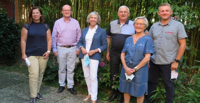photo le nouveau bureau. de gauche : alexandra vanhuysberghe, protocole adjointe ; stéphane plumas, trésorier ; maryse méance, présidente ; pascal tansorier, communication ; éveline debuire, protocole ; nicolas leborgne, secrétaire. absents sur la photo : jacques timmerman, vice-président ; anne-marie fouilleux, trésorière adjointe. &copy; ouest-france