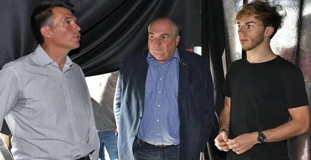 photo christophe lollier (à gauche) se souvient des débuts de pierre gasly, ici à droite avec son père jean-jacques, au centre de formation de la ffsa au mans. &copy; archives le maine libre - denis lambert