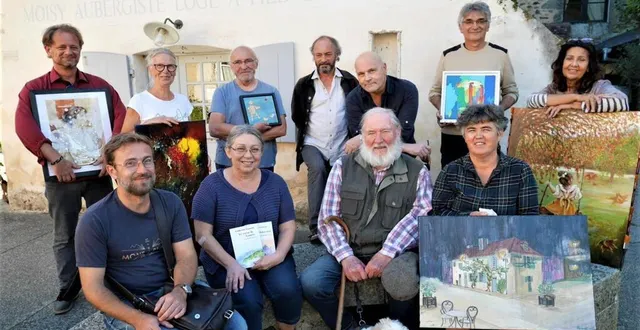 photo une partie des 18 artistes girois qui exposeront leurs œuvres au cœur du village, samedi 12 et dimanche 13 septembre. &copy; ouest-france