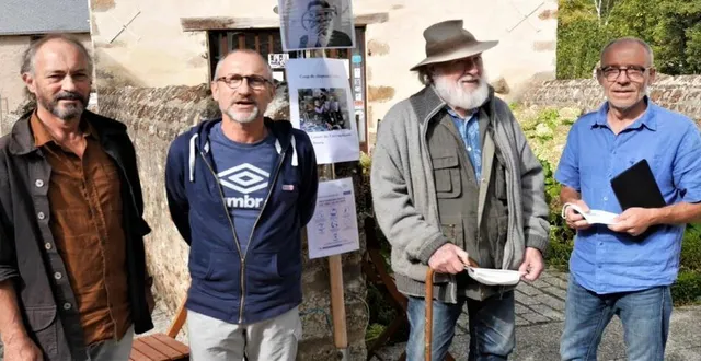 photo devant le point infos, de gauche à droite : marc chatain, marc puech et marc janin. ils ont organisé un coup de chapeau, à howard cephas, au centre. &copy; ouest-france