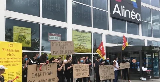 photo le 25 juillet dernier, les salariés de l’enseigne de meubles alinéa manifestaient au centre commercial atoll à beaucouzé. &copy; archives ouest-france