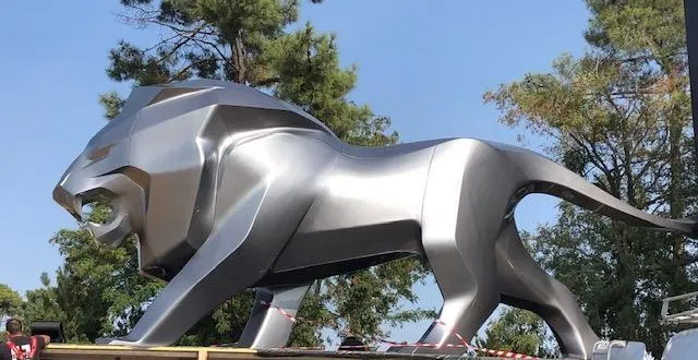 photo la sculpture géante sera visible dans la courbe dunlop. &copy; le maine libre