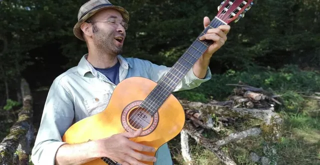 photo à travers son deuxième album, arnaud batonnier, alias cyrarno du patelin, prône l’écologie avec humour et poésie. &copy; ouest-france