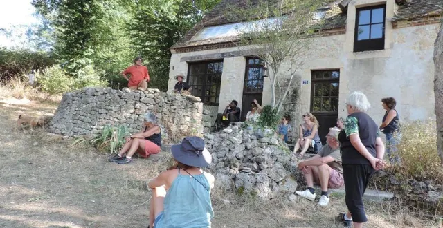 photo dominique lemaire a lu des textes de piero heliczer devant sa maison. &copy; ouest-france
