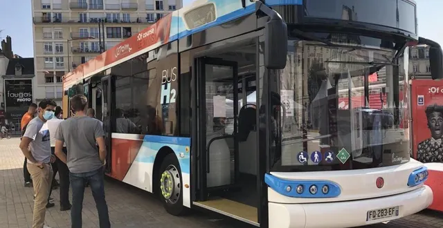 photo le premier bus à hydrogène entrera officiellement en service demain. &copy; le maine libre