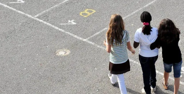 photo la jeune fille aurait été enlevée alors qu'elle sortait de son collège, à royan.  (photo d'illustration) &copy; marc ollivier / ouest-france