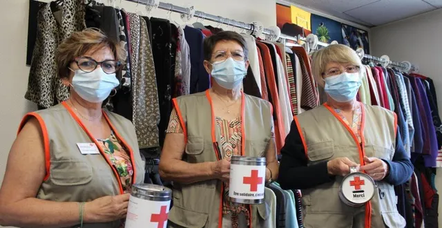 photo les bénévoles de la croix-rouge appellent aux dons. &copy; ouest-france