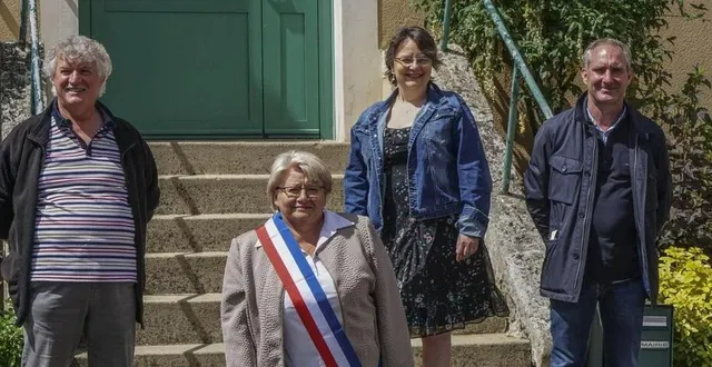 photo myriam morand est entourée de trois adjoints. &copy; mairie gréez-sur-roc
