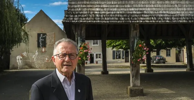 photo michel piron souligne que la fondation s’intéresse aussi au petit patrimoine des collectivités comme les halles de rené &copy; photo denis lambert