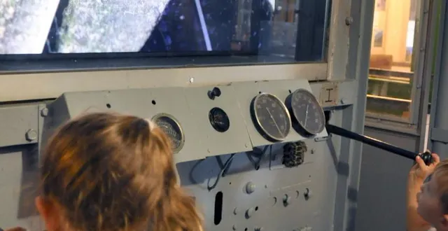 photo les différents simulateurs de conduites aménagés sur de vrais tableaux de bord des locos avec écran, sont très prisés des enfants &copy; le maine libre