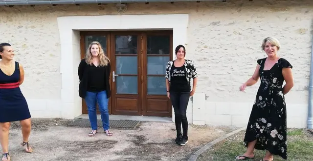 photo maëlle le cossec, catheleen a., charlène cohergne et magalie dorizon devant l’entrée de leur future maison d’assistante maternelle les petits gervais. &copy; ouest-france