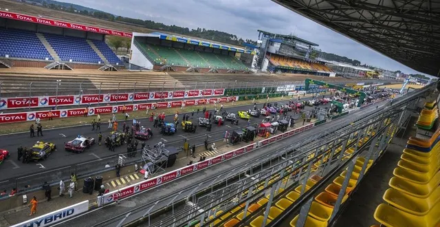 photo les tribunes vides de cette 88e édition des 24 heures, la première de l’histoire courue à huis clos. &copy; photo le maine libre – denis lambert