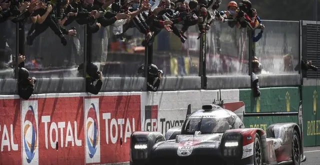 photo avec la victoire de la n°8 du trio buemi, hartley, nakajima (lmp1), toyota réalise un triplé historique sur le double tour d’horloge sarthois. &copy; photo le maine libre - denis lambert