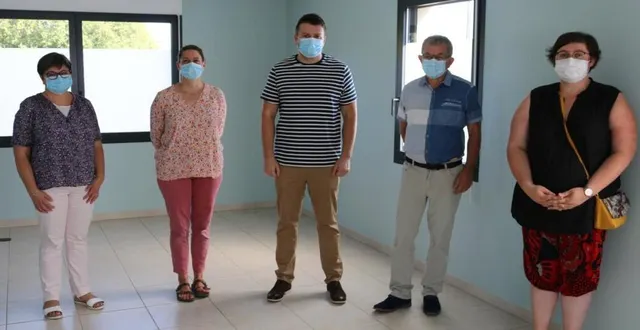 photo sandrine plessix, vice-présidente, solenne morin, pharmacienne, florin ciobanu, kinésithérapeute, jean-denis guibert, maire, et amélie lecellier, troisième adjointe. &copy; le maine libre