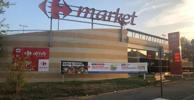 photo le carrefour market des maillets ouvrira le dimanche matin à partir du 11 octobre. &copy; le maine libre
