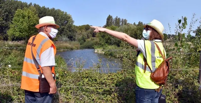photo des visiteurs qui ont découvert tout un aménagement pour préserver la biodiversité. &copy; le maine libre