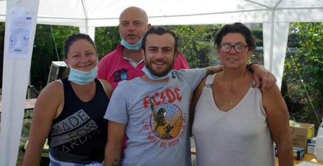 photo le petit trocket, bar-restaurant du village, a organisé la grande fête. &copy; le maine libre